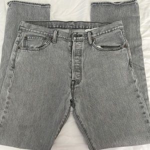 Mens Levi’s 501 button fly jeans size 32/32.